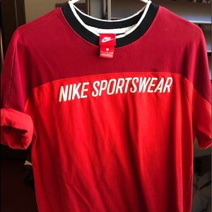 NIKE Sportswear T-Shirt